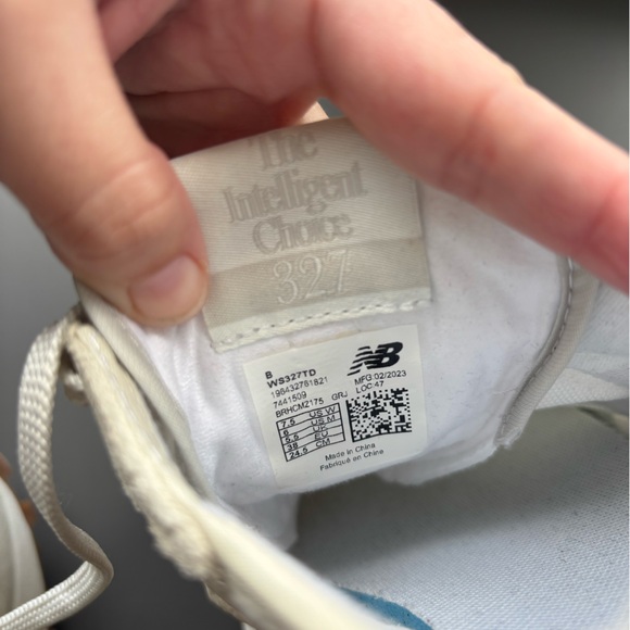 New Balance 327- Women’s 7.5 - Picture 7 of 7